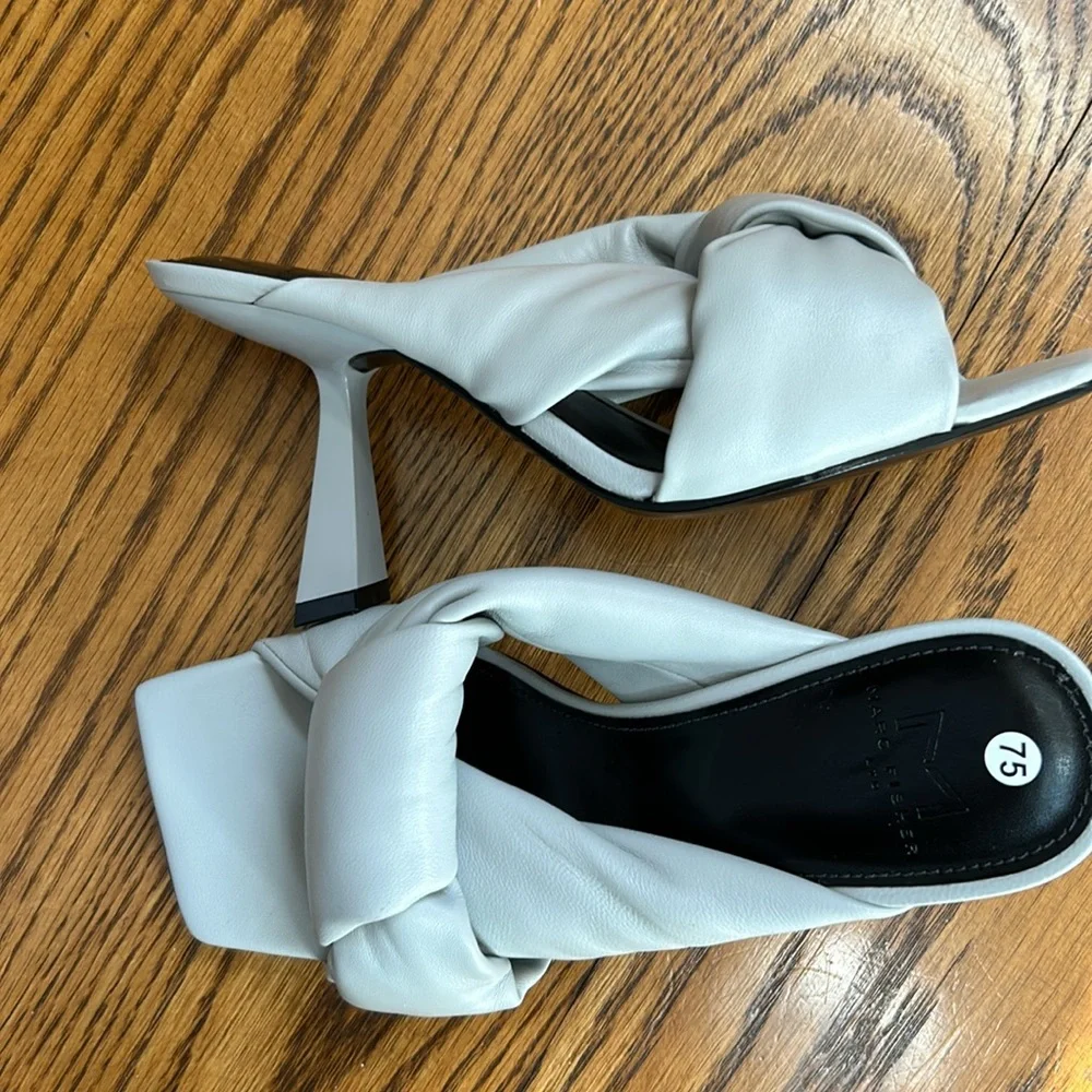 🆕MARC FISHER Womens Light Gray Dellian Square Toe Slip On Leather Heeled Sandal